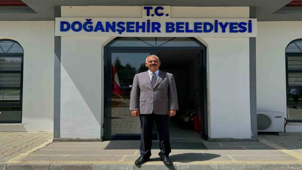 Doğanşehir Belediyesi tabelasına T.C. ibaresi eklendi
