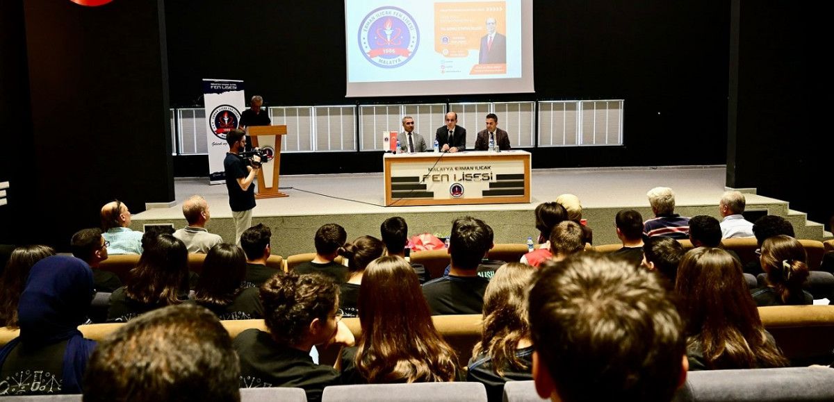 Başkan Geçit, Tecrübelerini Öğrencilerle Paylaştı