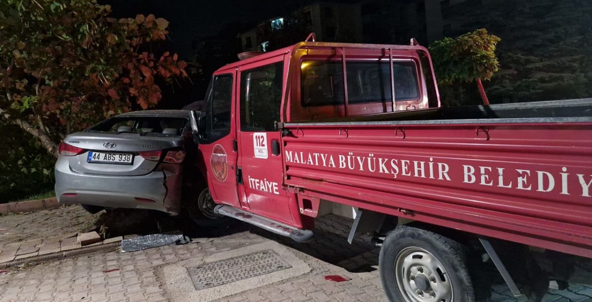 CHP İl Başkanının otomobiline İtfaiye aracı çarptı