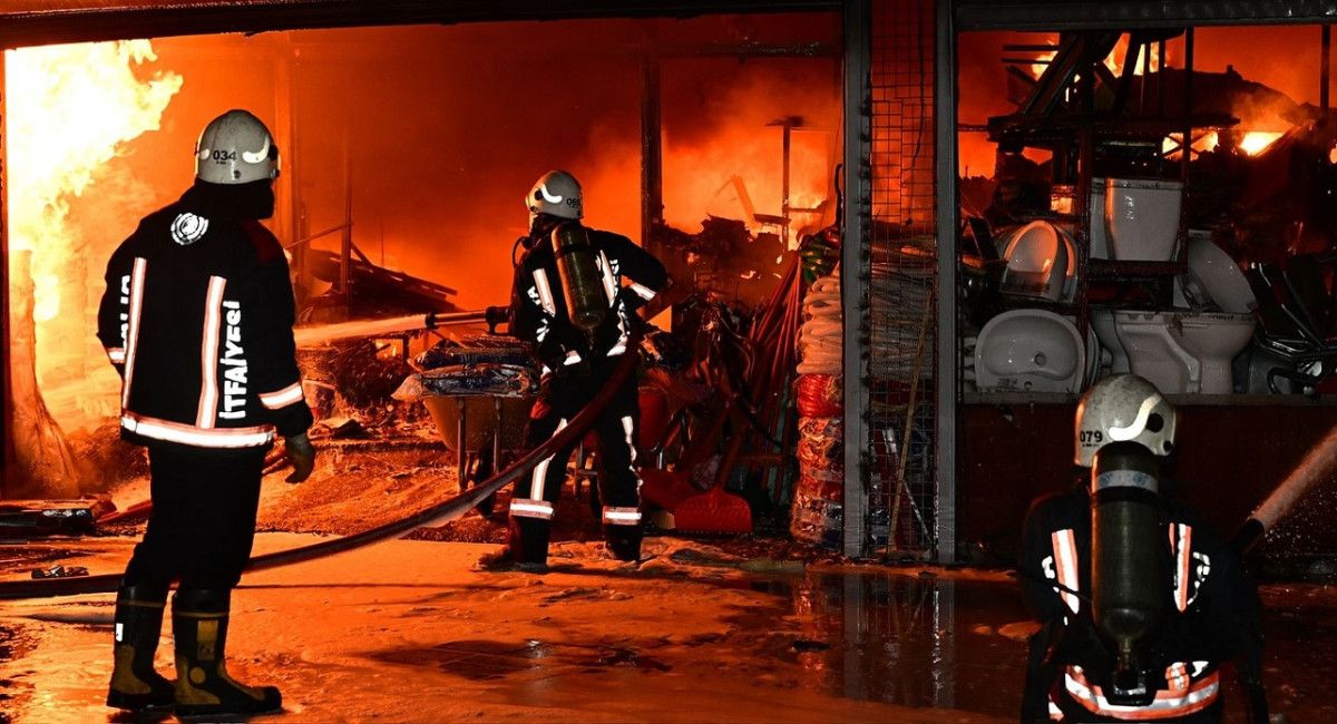 Prof. Dr. Geçit “Yangında Mağdur Olan Esnaflarımızın Yanındayız”