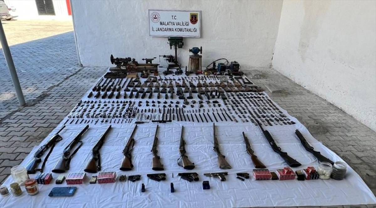 Ruhsatsız silah imalatı ve ticareti yapan şüpheli yakalandı
