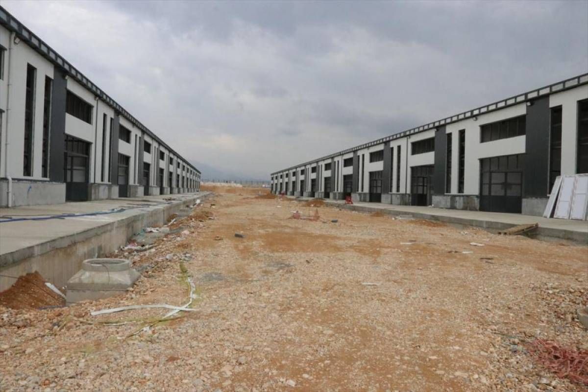 Depremzede sanayi esnafına yapılan iş yerlerinde sona gelindi