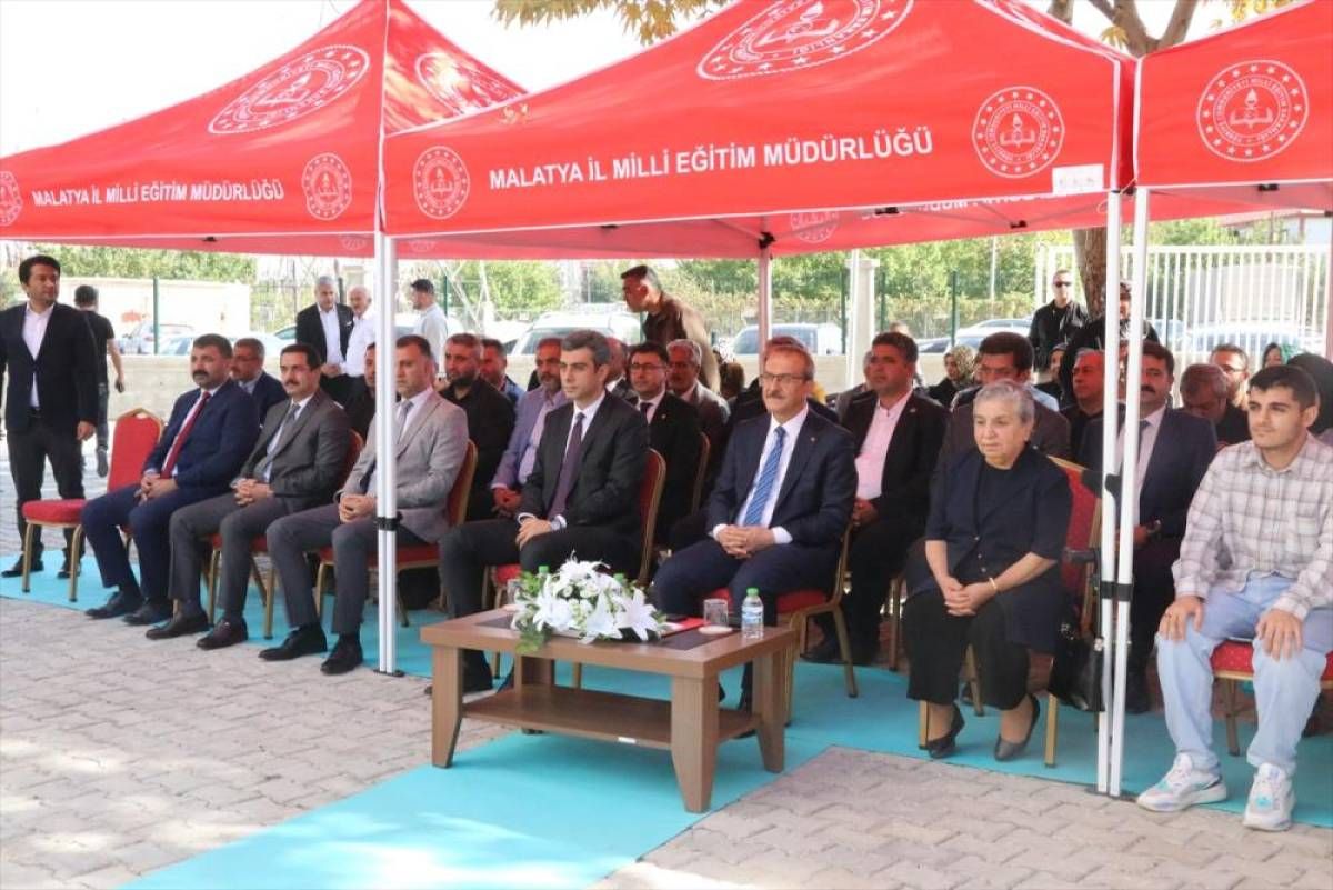 Hayırsever katkısıyla inşa edilen 24 derslikli okulun açılışı yapıldı