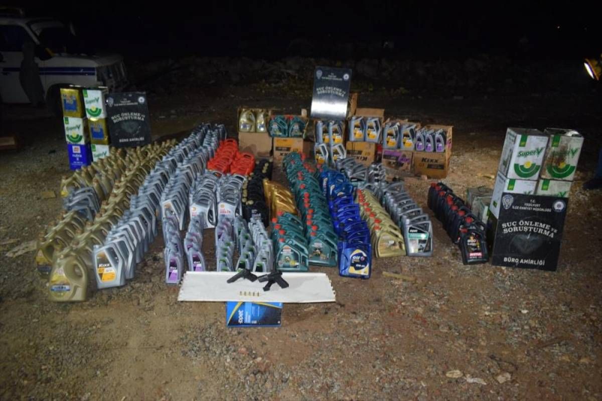 Motor yağı çalan 3 zanlı tutuklandı