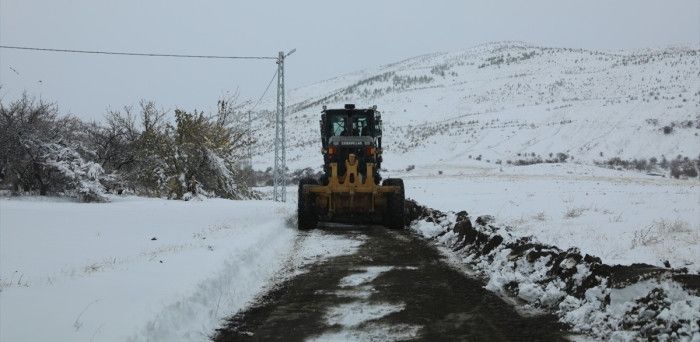 Malatya'da kardan kapanan 184 mahallenin yolu ulaşıma açıldı