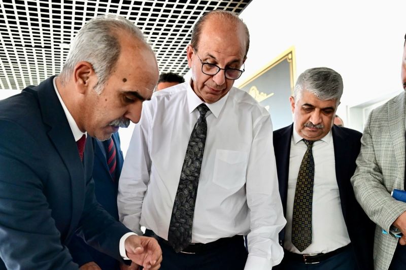 Başkan Geçit, yeni kütüphanede incelemelerde bulundu