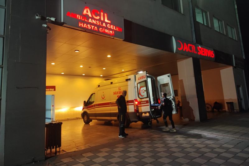 Yolun karşısına geçmeye çalışan kadına otomobil çarptı