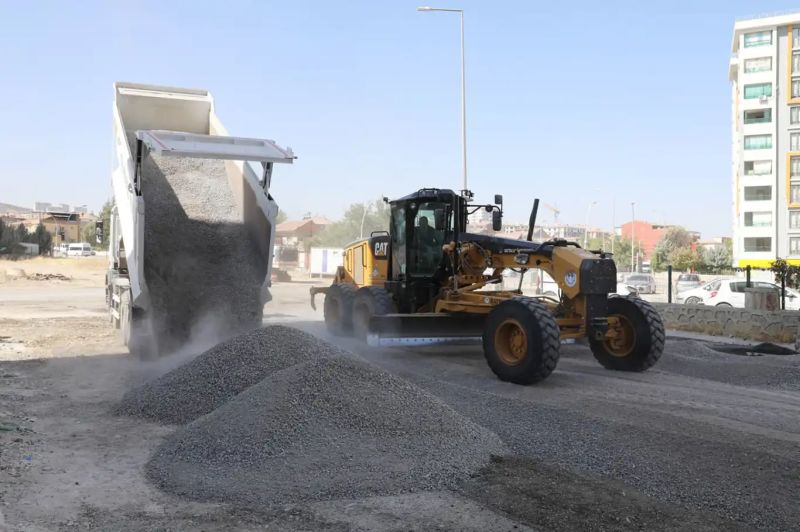 Battalgazi Belediyesi inşaatları biten rezerv alanların yollarını yeniliyor