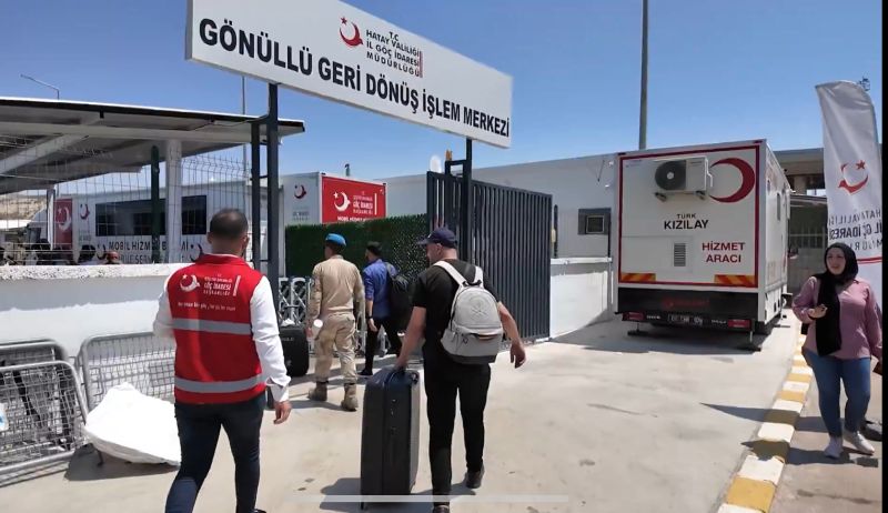 1 milyon 213 bin Suriyeli gönüllü olarak ülkelerine döndü