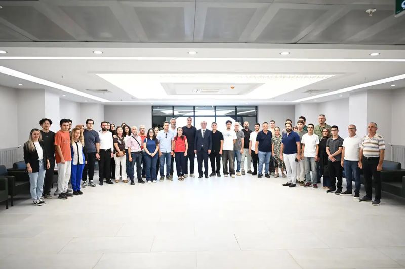 Yeşilyurt'ta YKS'de ilk 2 bine giren öğrenciler ödüllendirildi