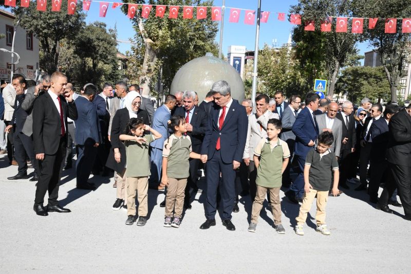 Malatya’da İlköğretim Haftası Çelenk Sunma Töreni Düzenlendi