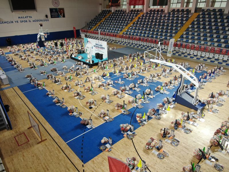 Büyükşehir'den 300 Okula Spor Malzemesi Desteği Yapıldı