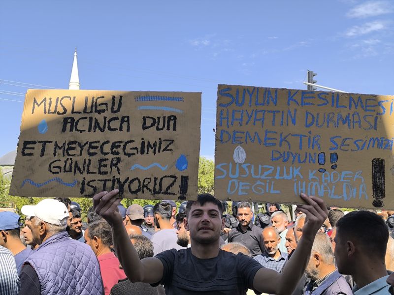 Su Sıkıntısı Erkeneklileri Sokağa Döktü