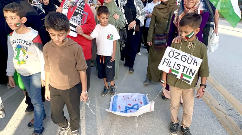 "Özgürlüğe Yürüyoruz" Yürüyüşü: Malatya'da Binler Filistin İçin Yürüdü