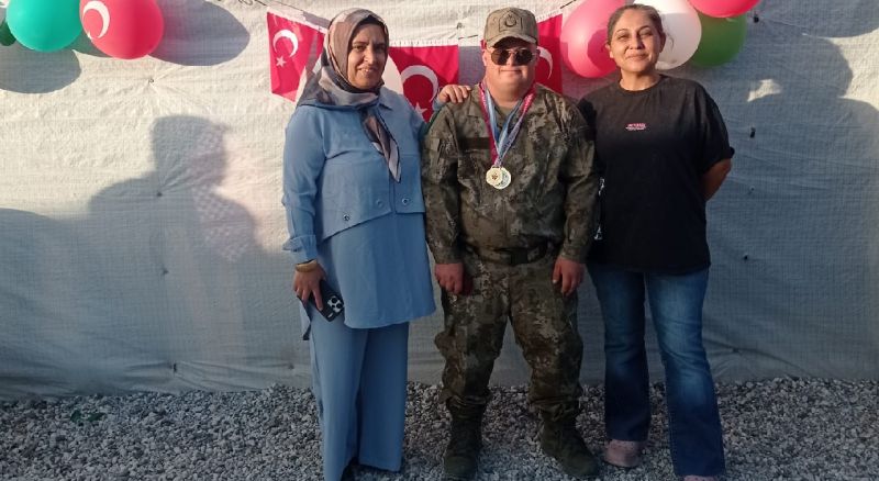 Konteyner Kentte Down Sendromlu Gence Askerlik Sürprizi