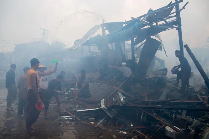 Myanmar'da bombalı saldırı: 40 ölü, 80 yaralı