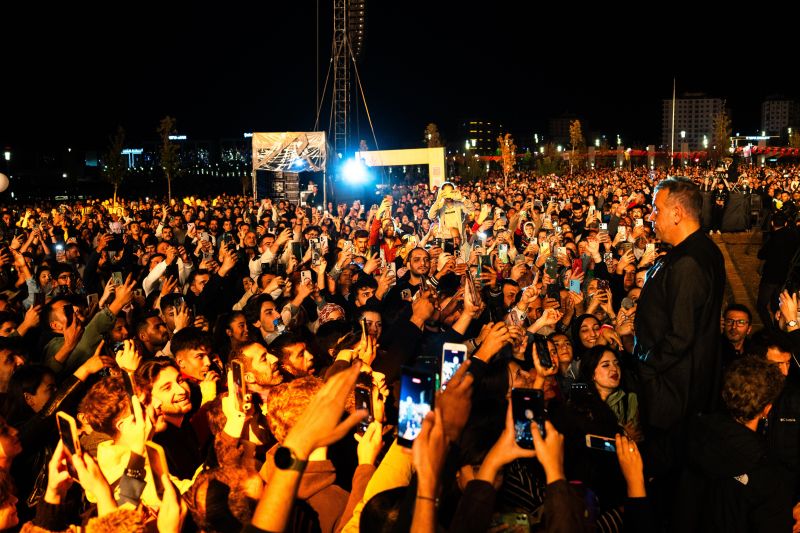 Haluk Levent İle Malatya’da Rock’tan Türkülere Unutulmaz Bir Gece