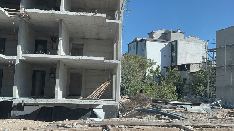 İnşaat İşçisi Yüksekten Düştü, Durumu Ağır