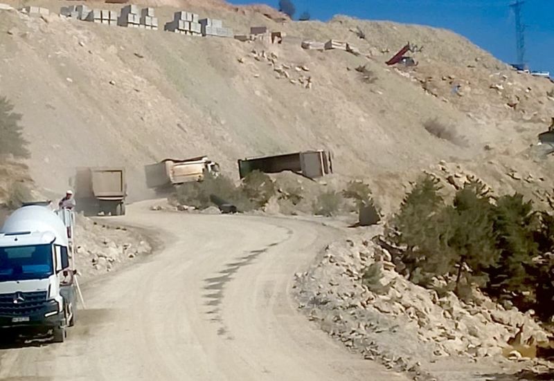 Hafriyat Kamyonu Devrildi, Kaza Ucuz Atlatıldı