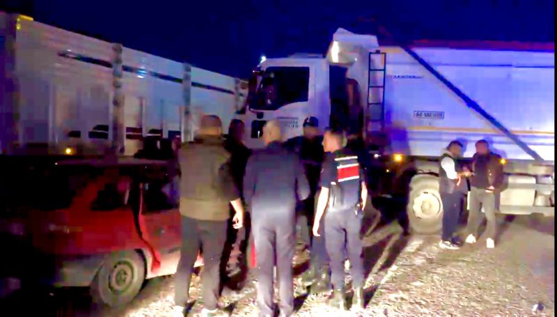 Hafriyat Kamyonu İle Otomobil Çarpıştı: 1 Ölü, 1 Yaralı