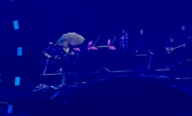 Ünlü Sanatçı Alişan'a Yağmur Şoku