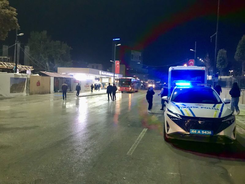 Valilik Yanında Doğalgaz Borusu Patladı, Yol Trafiğe Kapatıldı