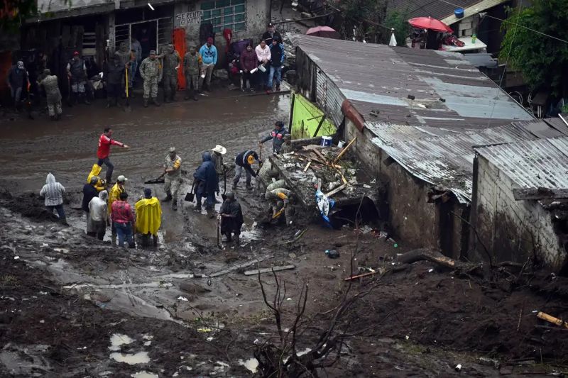 Meksika'da sel felaketi: 72 ölü, 48 kayıp