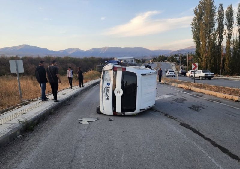 Doğanşehir’de İki Araç Çarpıştı: 3 Yaralı