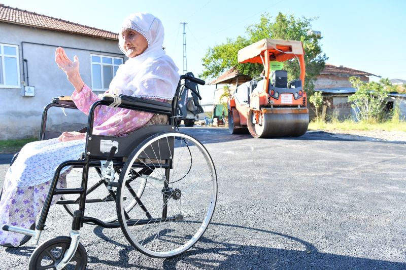 Yeşilyurt Belediyesi, 90 Yaşındaki Gülistan Teyze’nin Yol Talebini Yerine Getirdi