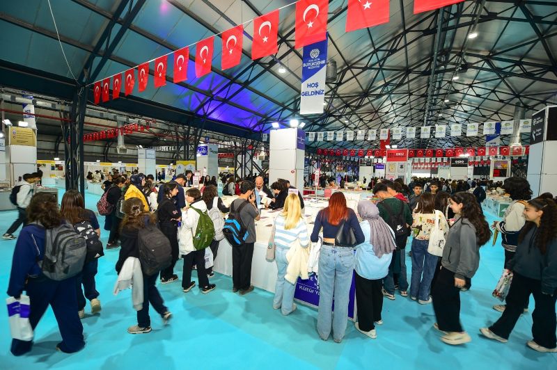 Başkan Er, Kitap Fuarında Yazarlarla Buluştu