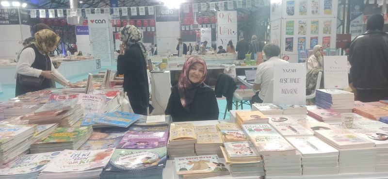 Yazar Ayşe Hale “Her kitap öğretmez, doğru kitaplarla yola çıkın”