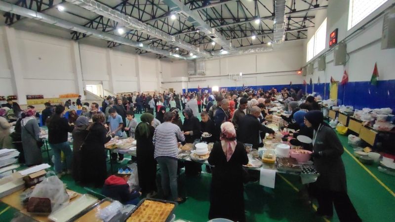 Malatya’da İmam Hatip Lisesinden Gazze İçin Anlamlı Etkinlik: Hayır Çarşısına Yoğun İlgi