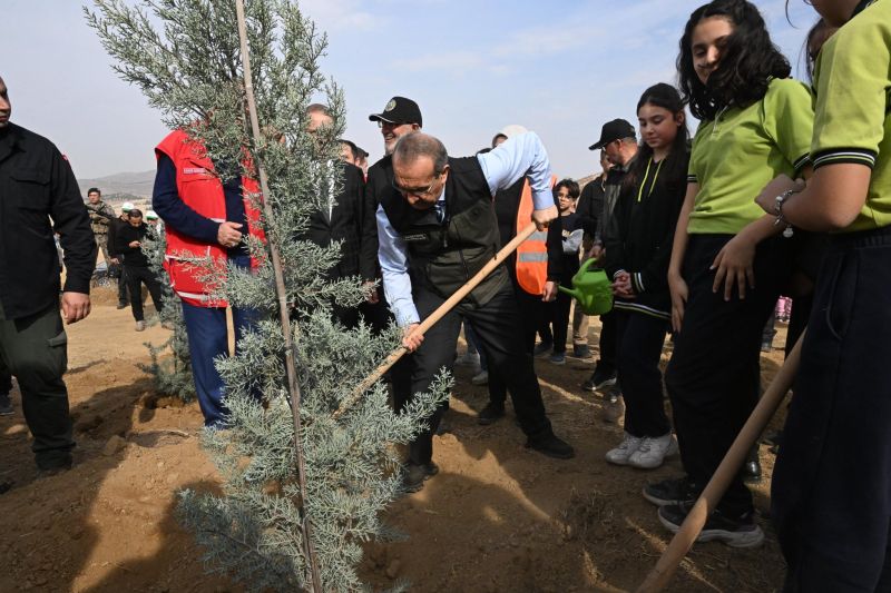 Malatya’da 733 Bin 650 Fidan Toprakla Buluştu