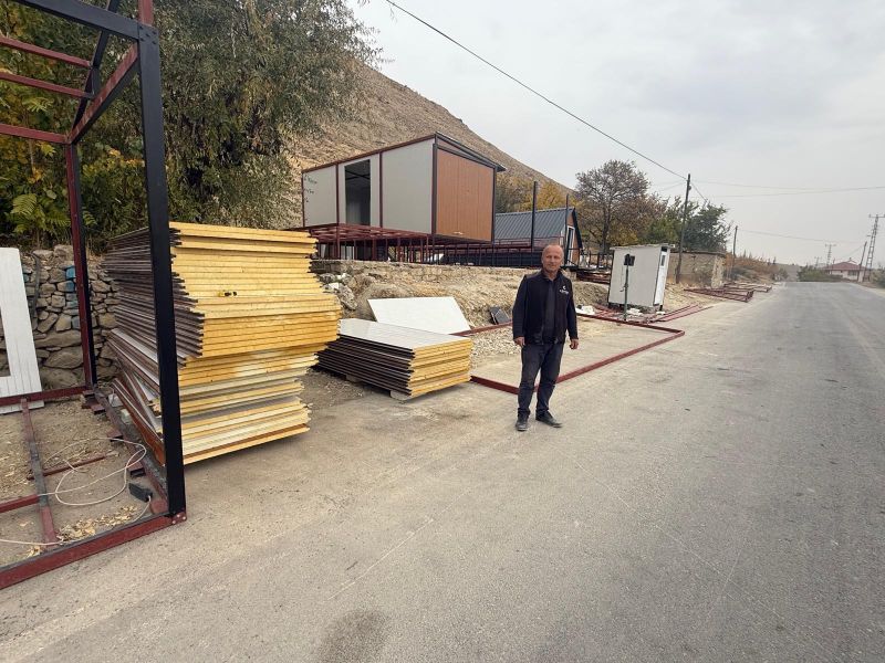 Darendeli Usta İmkânsızlıkları Aştı: Çalışmak İsteyene Her Yer İşyeri