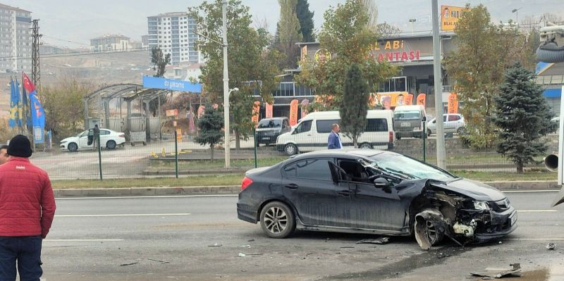Çöp Kamyonuna Arkadan Çarptı, Ölümden Döndü