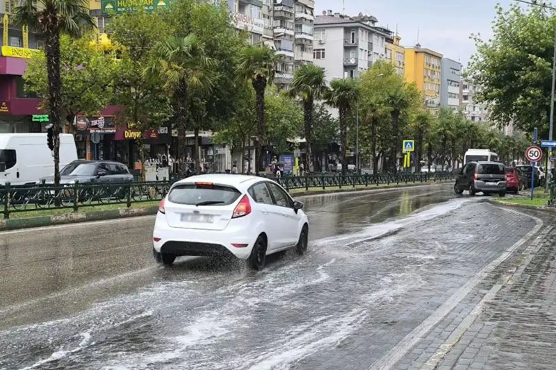 Yağışlı havalar trafikte riskleri artırıyor!