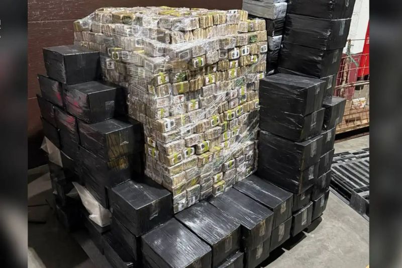 "Maden suyu" sevkiyatı kılıfında Rusya'ya 1,3 ton uyuşturucu taşıyan kamyon ele geçirildi