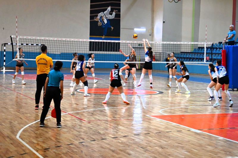 Nicer Hotel Voleybol Derbide Güldü: Malatya Voleybol’u 3-0 Mağlup Etti