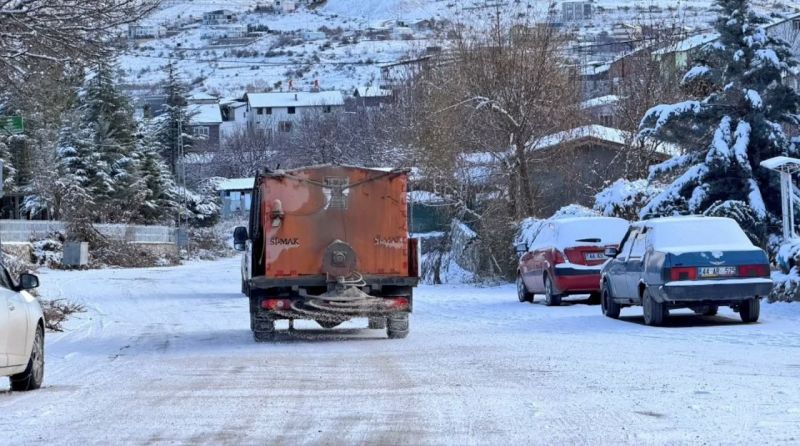 Yeşilyurt’ta Karla Mücadele Aralıksız Sürüyor!
