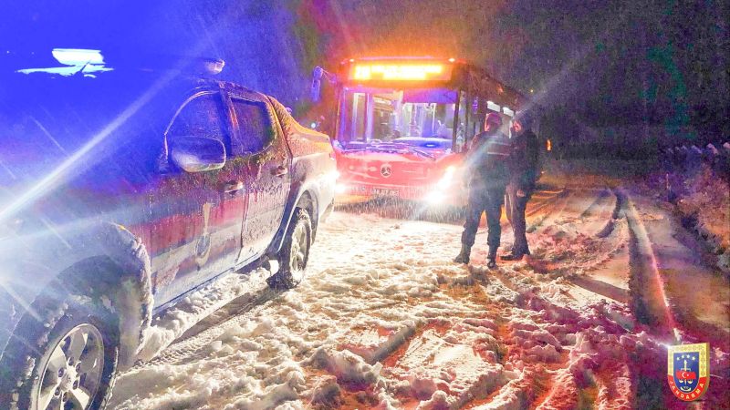 Yoğun Kar Yağışında Emniyet ve Jandarma Sahada
