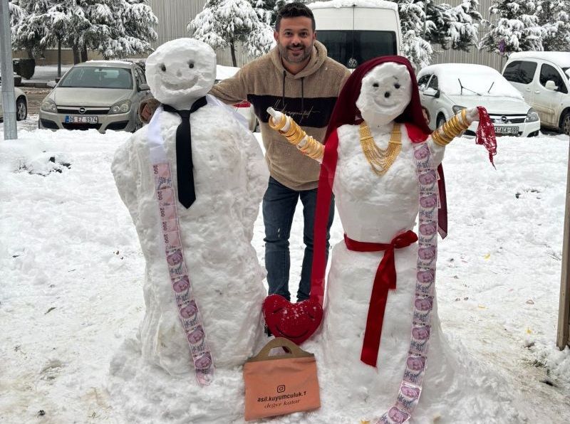 Malatya’da Esnaftan Kardan Düğün: Kardan Kadın Ve Erkek Evlendi