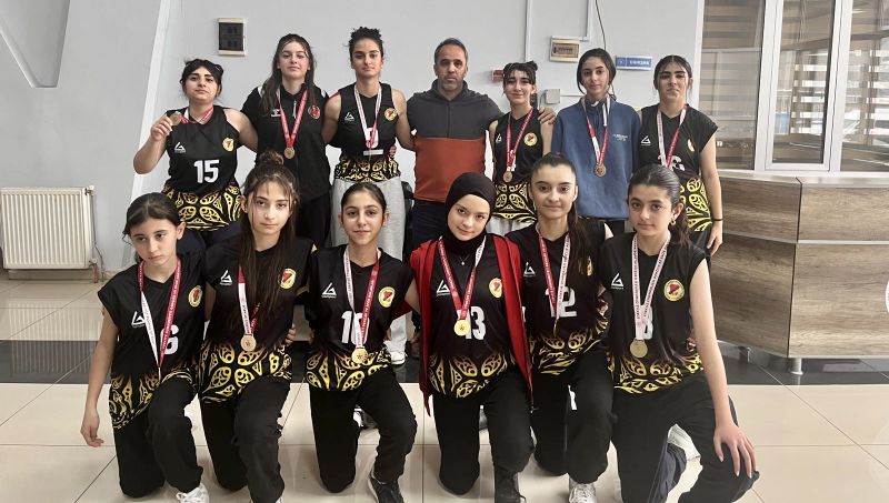 Gazi Ortaokulu’ndan Namağlup Yarı Final Başarısı