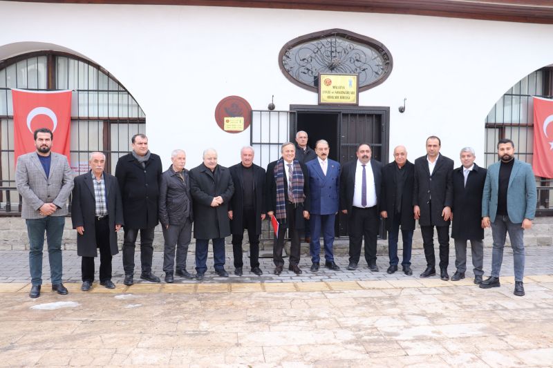 “Milletvekilleri 400 Bin TL İle Geçinemiyorsa, Emekli 20 Bin Lira İle Nasıl Geçinecek?”
