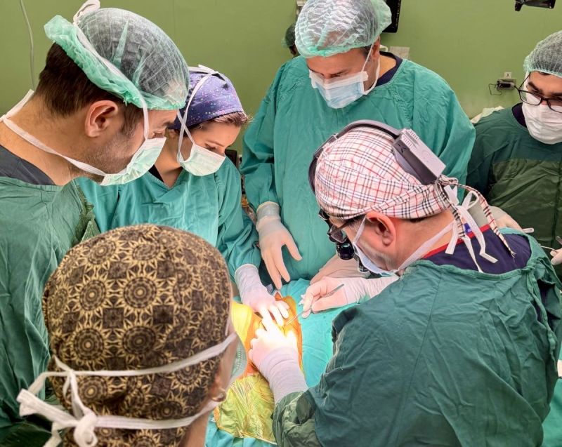 Nefes Borusu Daralan Hasta Hayata Nadir Ameliyatla Tutundu