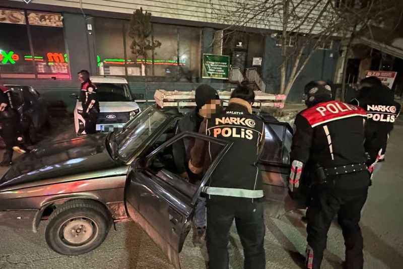 Torbacı Operasyonunda 8 Tutuklama
