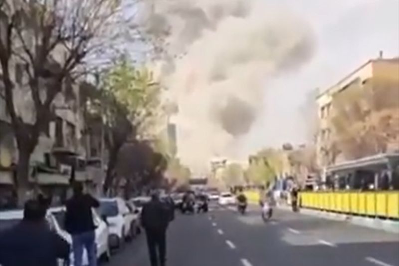 Siyonist Rejim, İran'a Saldırı Başlattı: Tahran'da Patlama Sesleri