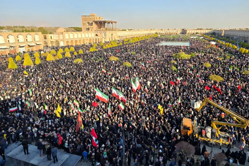 Hamaney'in Şehadetinin Ardından İran Halkı Meydanlara İndi