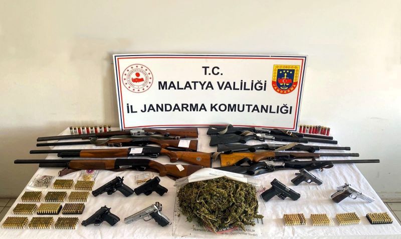 Malatya’da Jandarmadan Uyuşturucu ve Silah Operasyonu