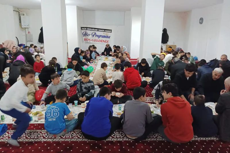 Faik Erdoğan Vakfı Camii’nde Tekne Orucu İftar Programı Düzenlendi