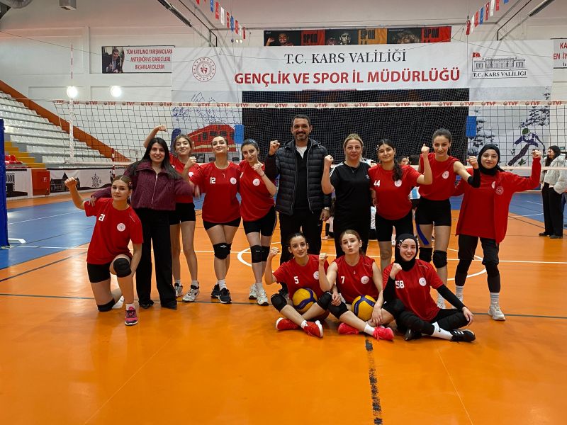 Kars'ta Malatya Fırtınası: Filenin Kraliçeleri Destan Yazdı